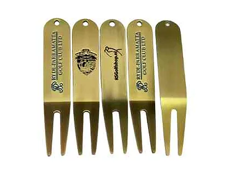 Watch-Style Divot Tool