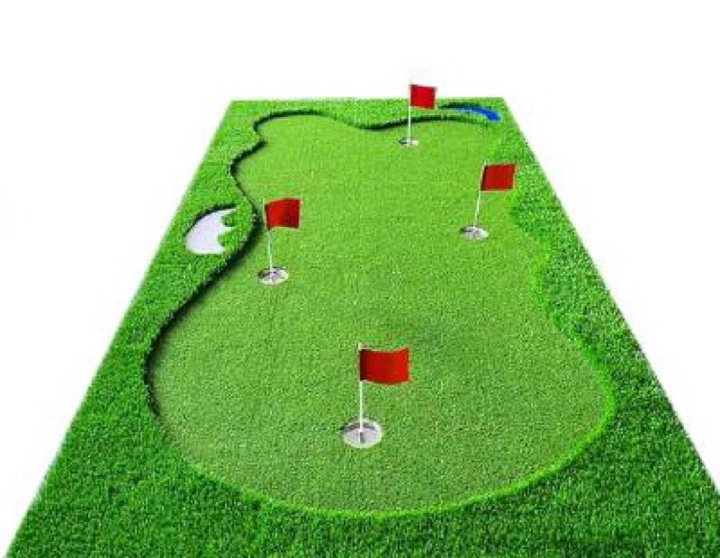 Portable multi-hole golf putting green